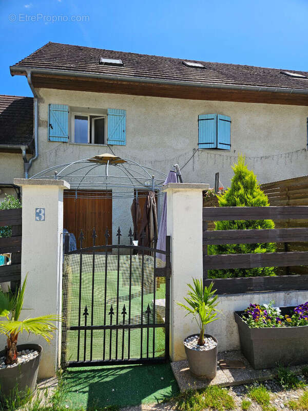 Maison jumelée à Brens  65.6 m2 + terrasse + jardin + 2 parkings - photo 6