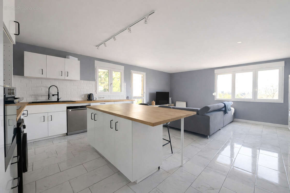 Appartement à SAINT-GENIS-LAVAL