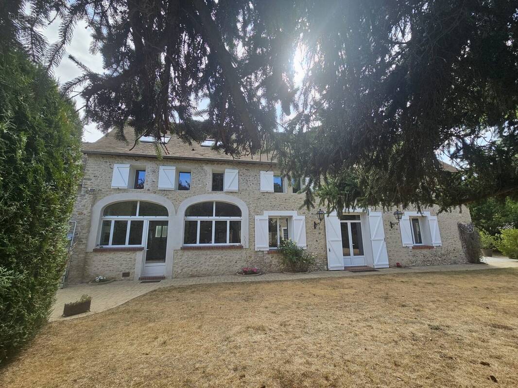 Maison à MENILLES
