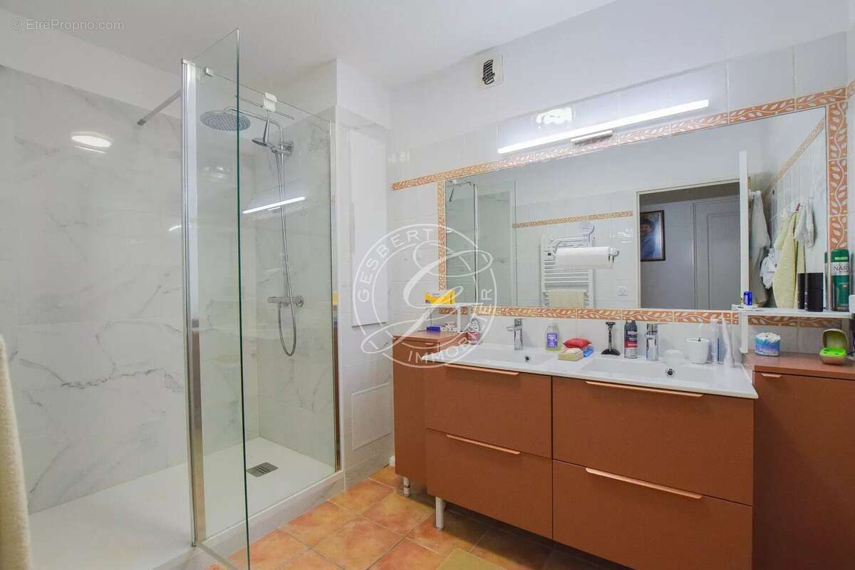 DRAGUIGNAN – Appartement T5 de 123 m² habitables avec véranda, ascenseur et parking privatif - photo 15