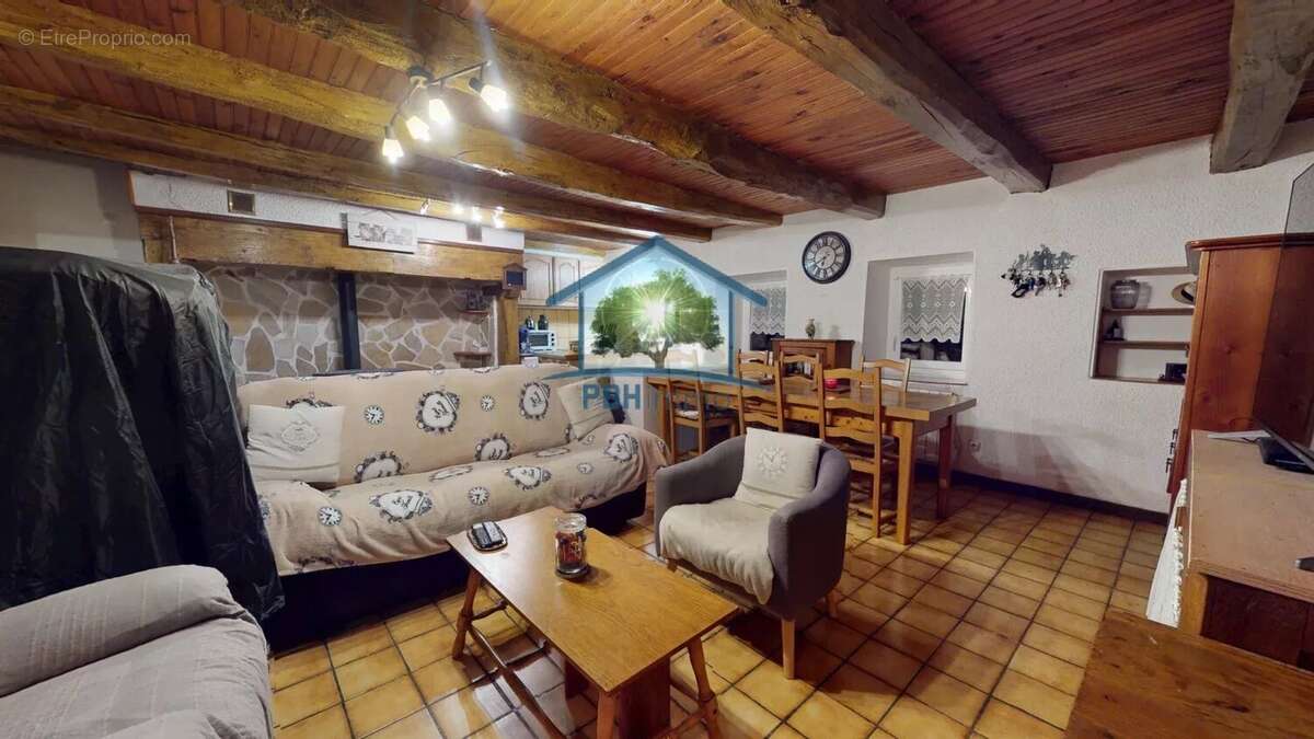 Maison à SAINT-SAUVES-D&#039;AUVERGNE