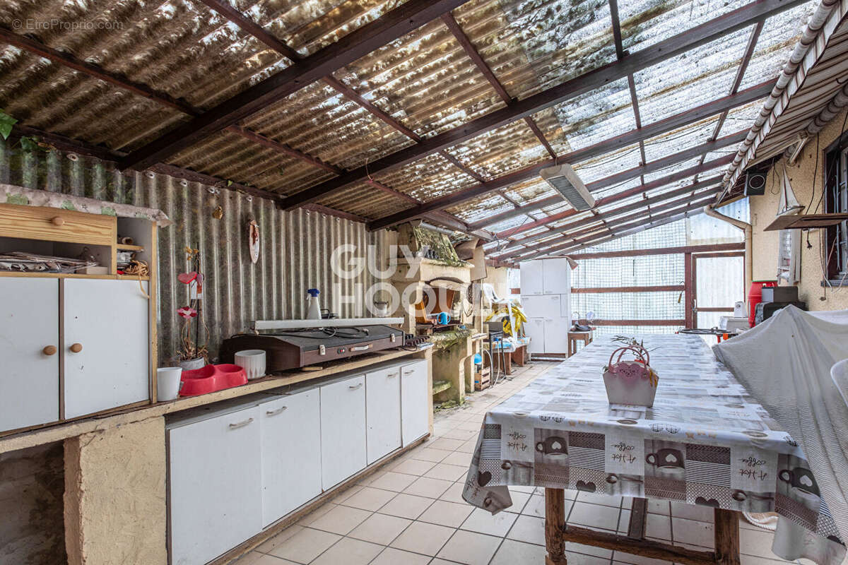 Maison trois chambres avec garage et carport - photo 11