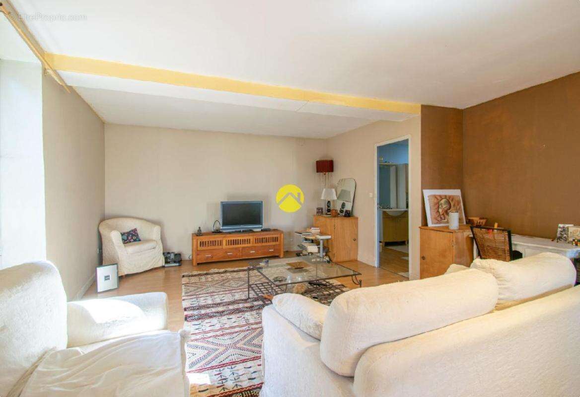 Immeuble avec commerce et app. 2 ch - photo 6