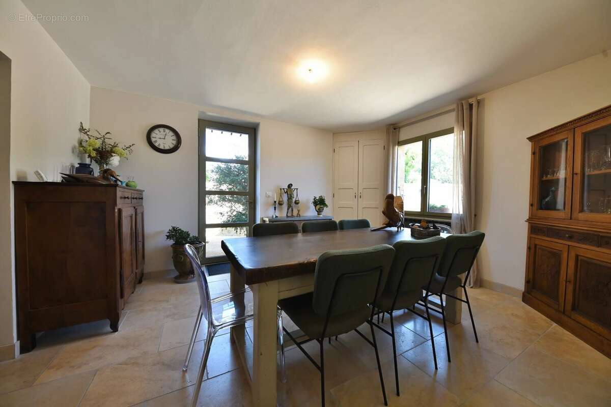 Propriété en pierre à 3kms du centre historique d'Uzès ... - photo 5
