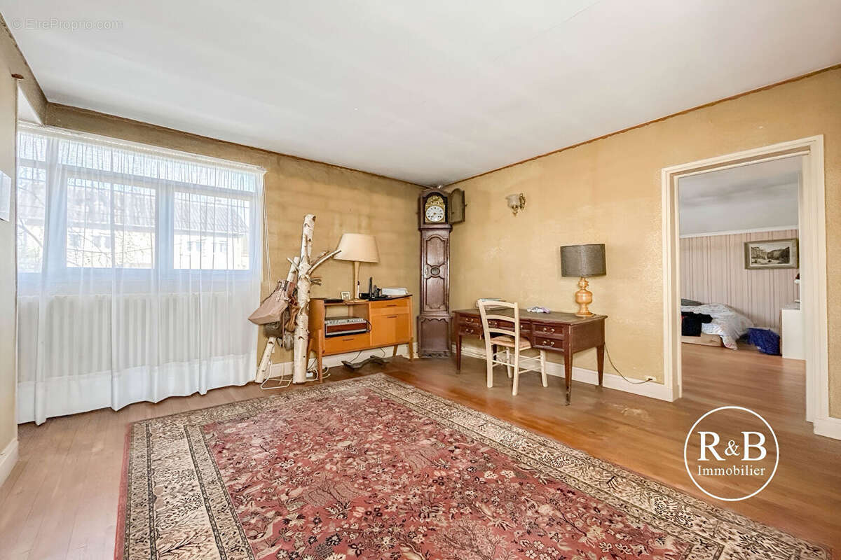 Maison à LES CLAYES-SOUS-BOIS