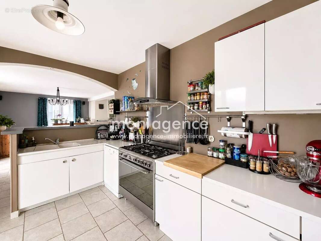 Sainte-Croix-sur-Buchy – Maison familiale de 133 m² sur un terrain de près de 2 000 m² - photo 7
