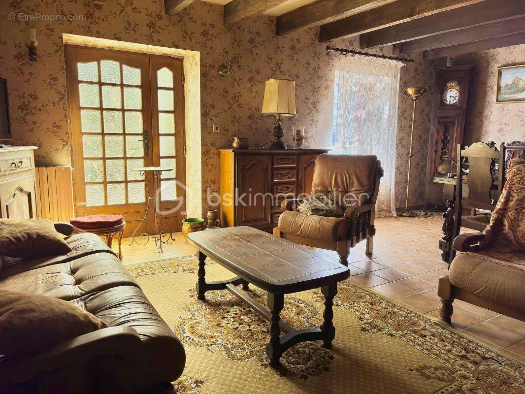Maison en pierre – beau potentiel dans un hameau de caractère - photo 3