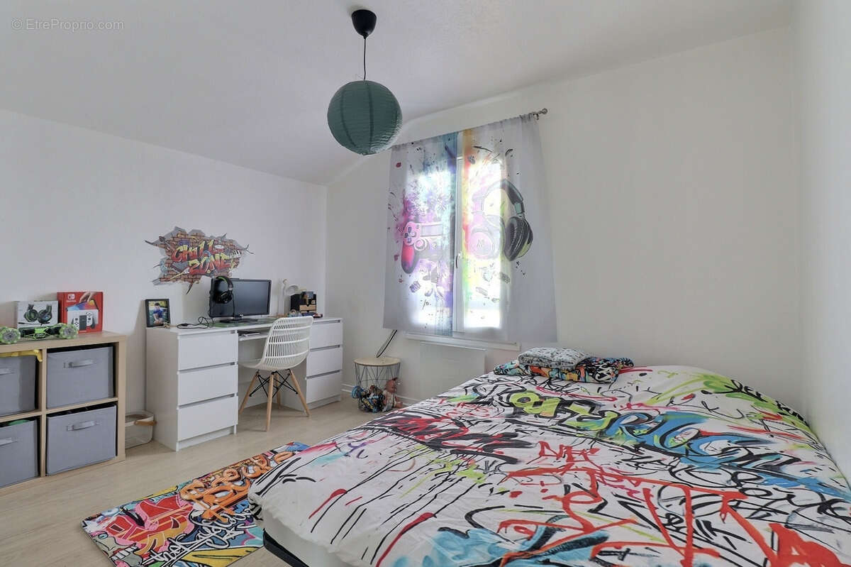 Maison à SAINT-SEURIN-DE-CURSAC