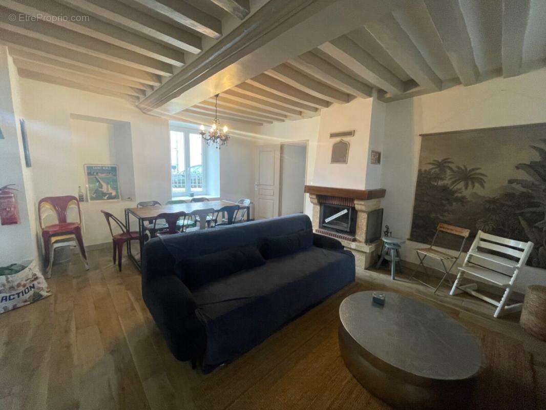 Maison à LA MESNIERE