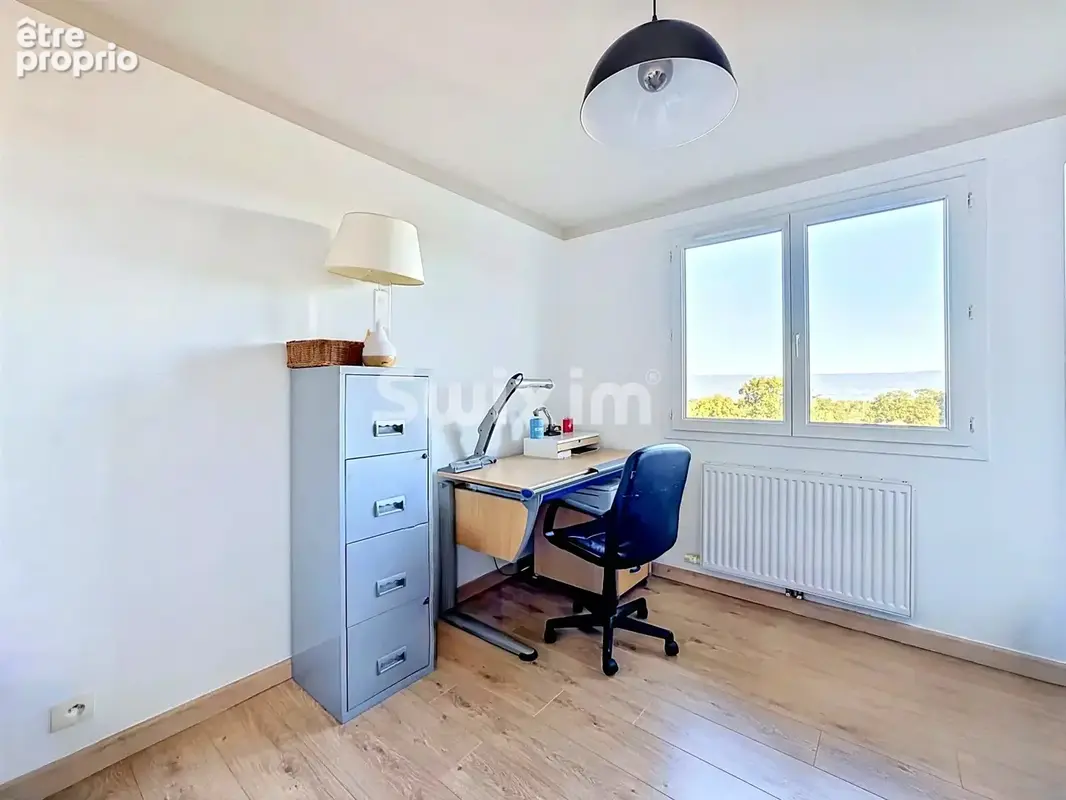 T4 Traversant de 86m² avec vue sur le lac – Garage, Cave et 3 Balcons - photo 5