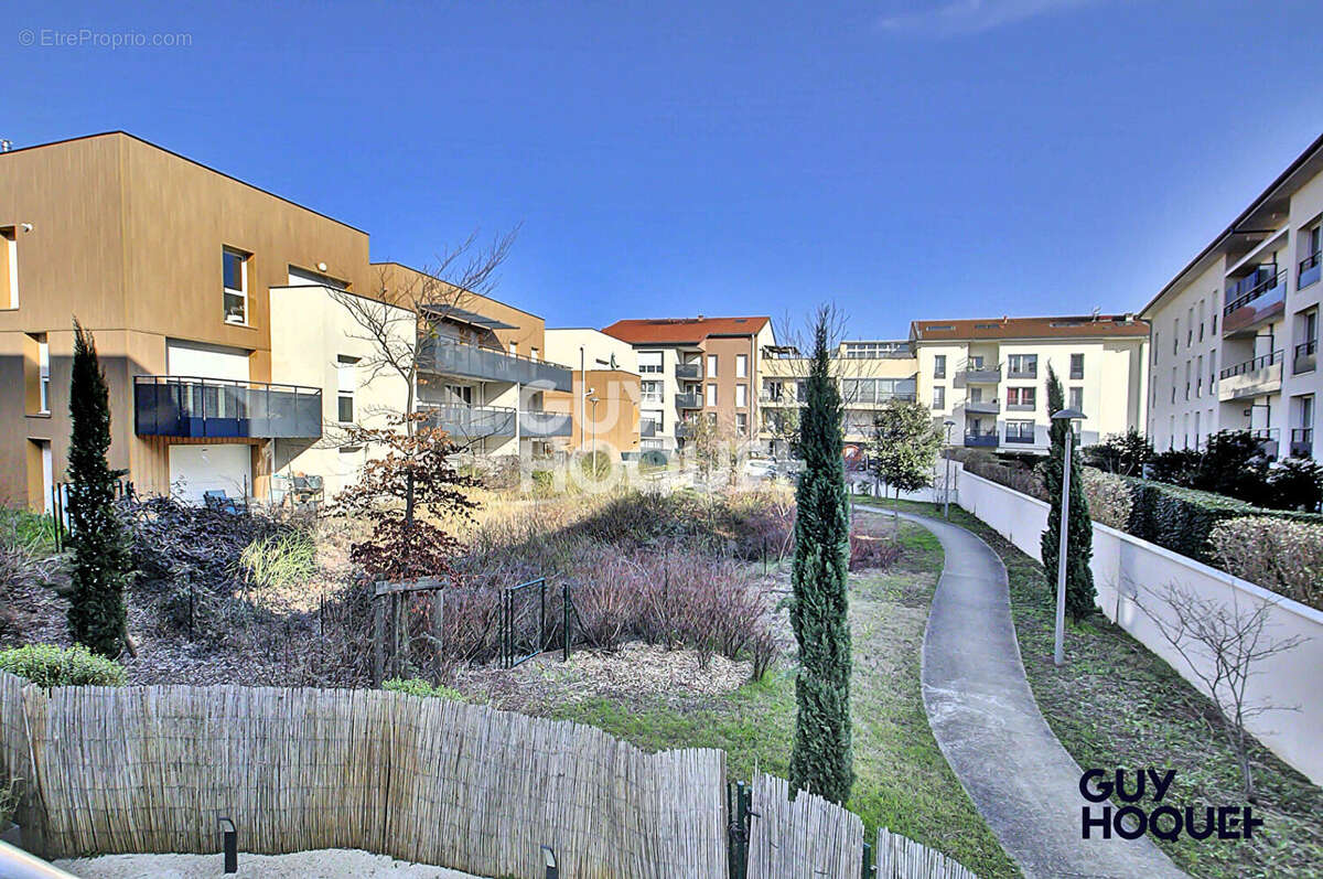 Appartement à MEYZIEU