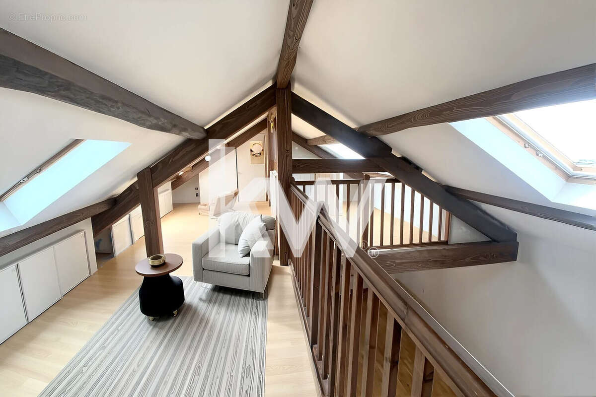 Appartement à LE MESNIL-SAINT-DENIS