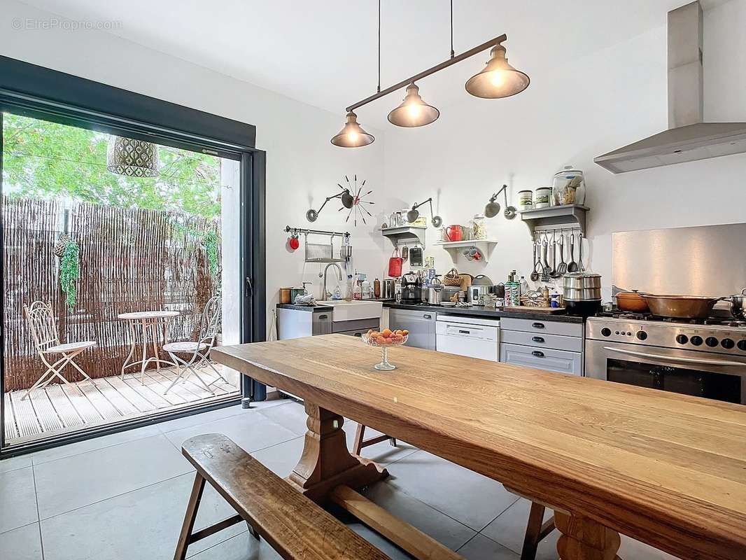 Commerce à LEZIGNAN-CORBIERES