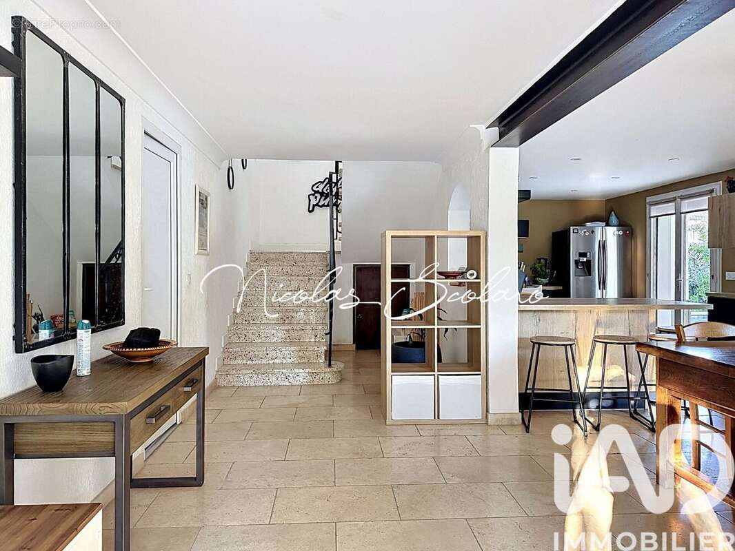 Photo 3 - Maison à ENTRAIGUES-SUR-LA-SORGUE