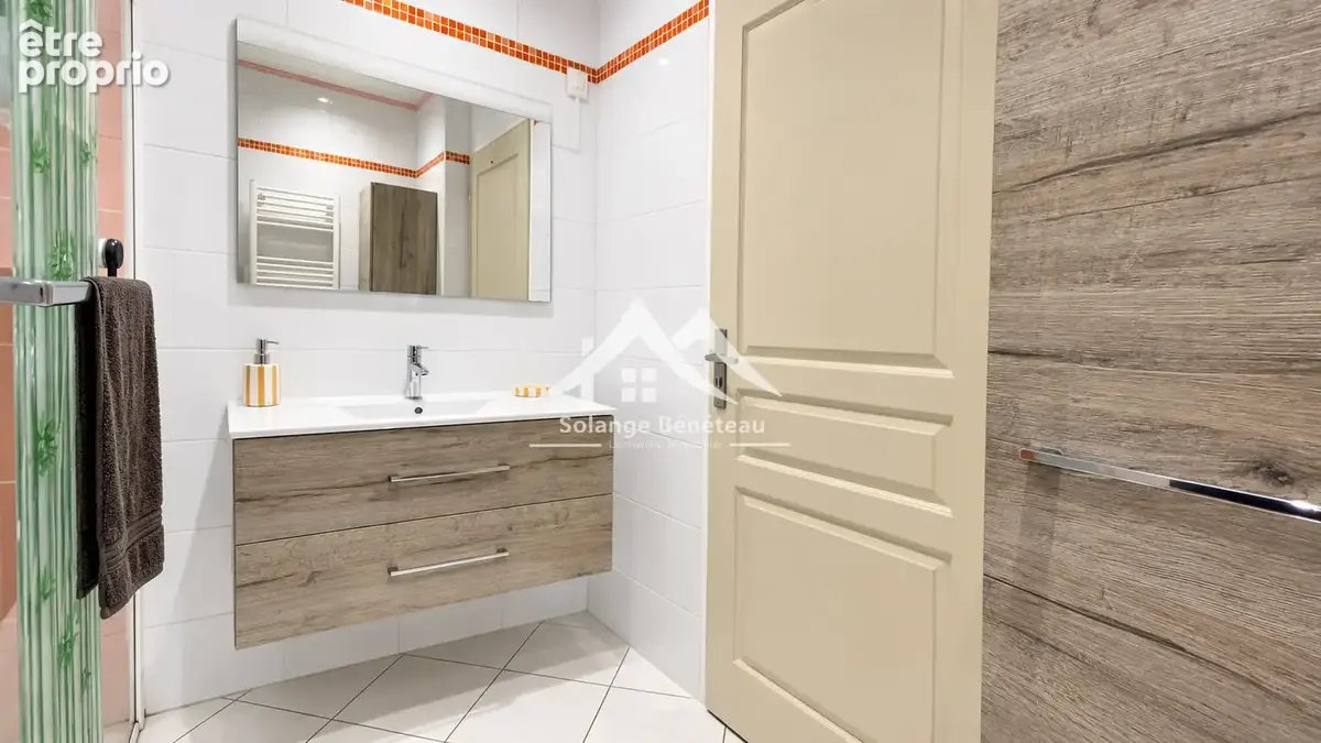 Villa familiale de plain pied avec piscine, dépendances et vaste espace de vie - photo 13