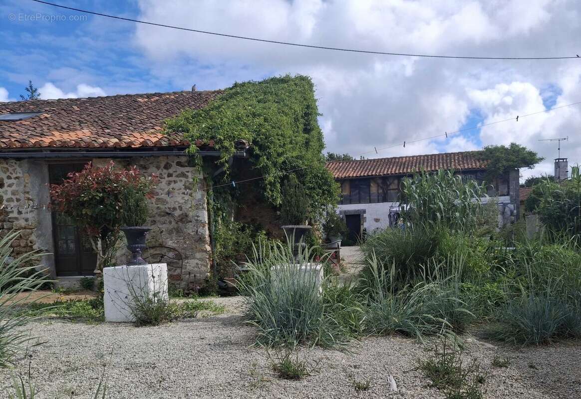Maison à CHASSENEUIL-SUR-BONNIEURE
