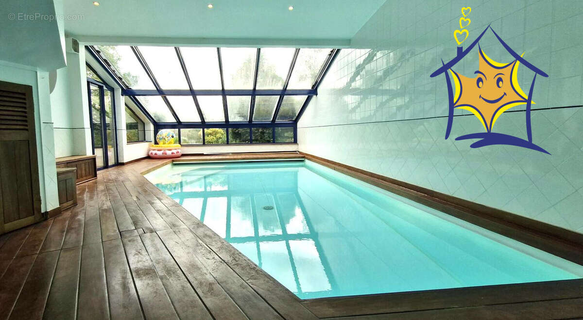 Maison 275 m² à Viry-Chatillon  - photo 9