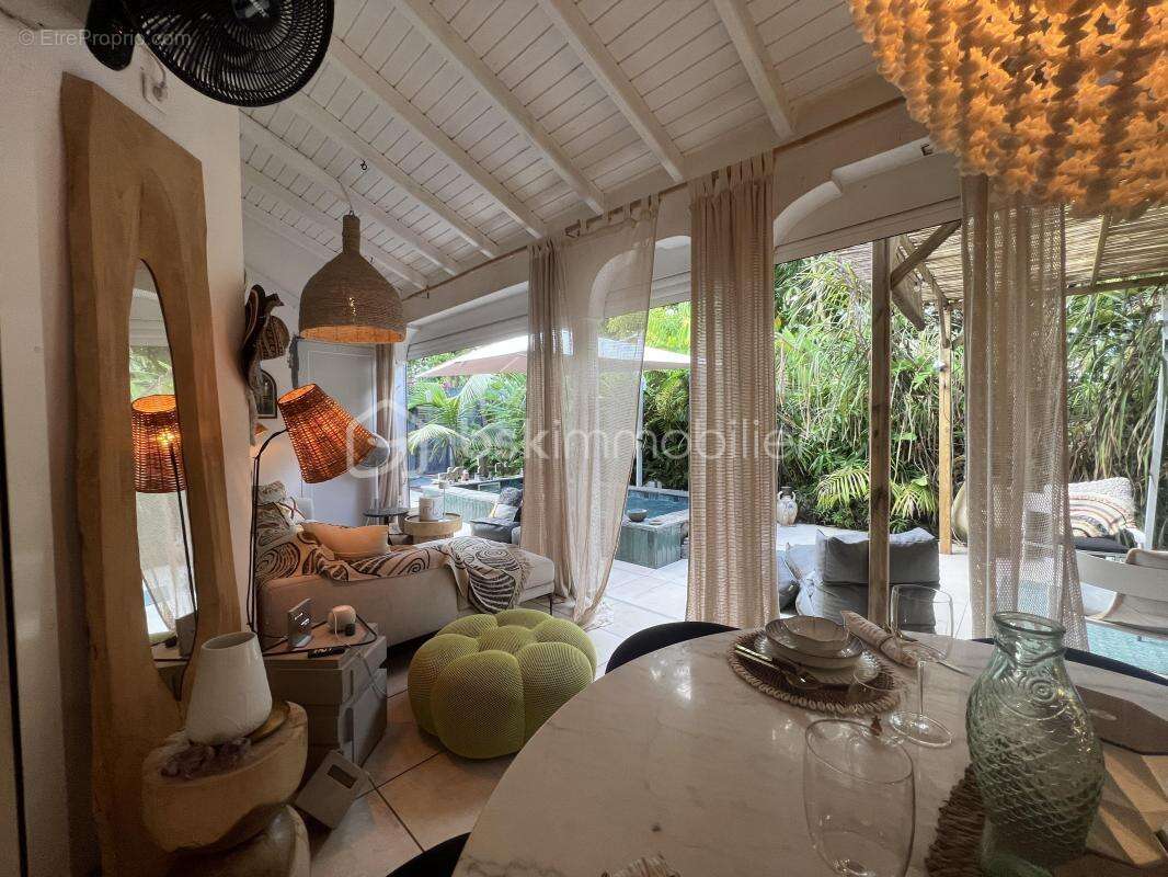 Commerce à SAINTE-ANNE