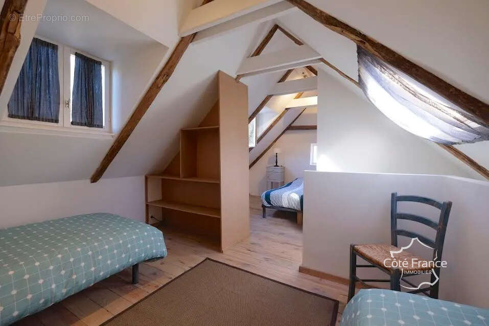 Maison à SAINT-MARTIN-LA-MEANNE