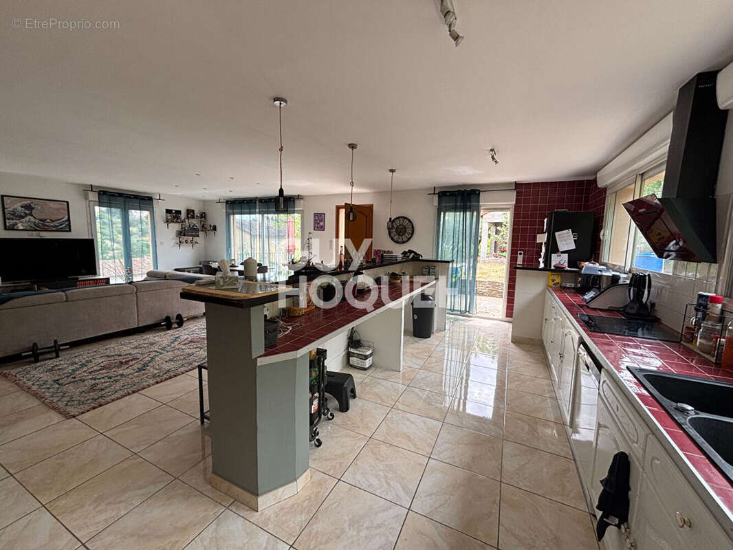 Maison de plain-pied avec dépendance  130 m² habitables sur terrain de 1 416 m²  Aubenas Actuellement louée - photo 5