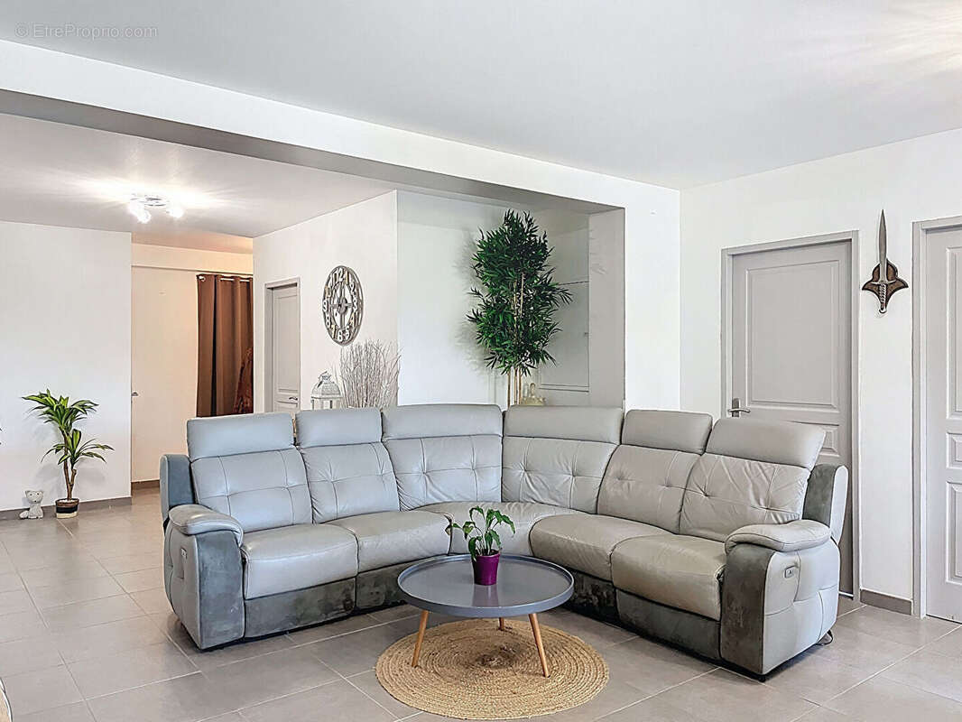 Appartement à PIERREVERT