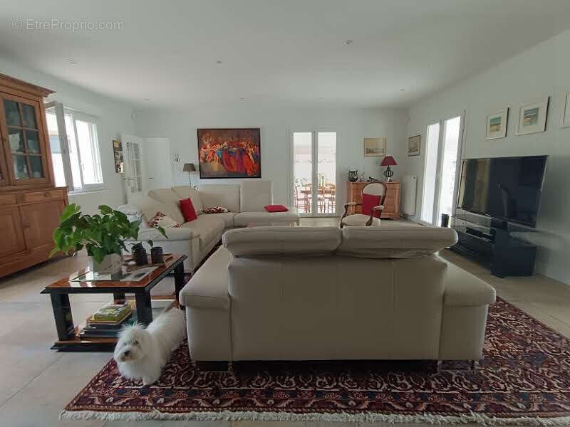 Maison 248 m² à Coutras  - photo 5