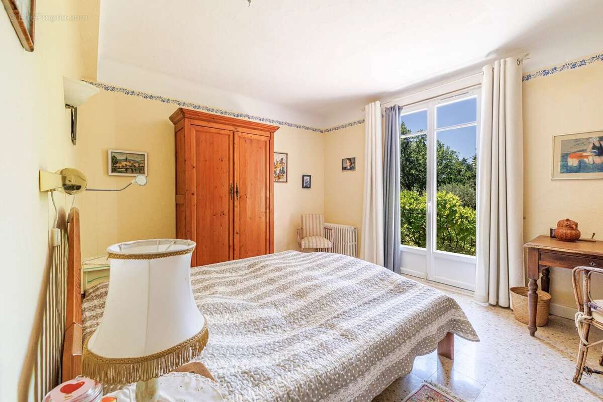 Maison à CHATEAUNEUF-GRASSE