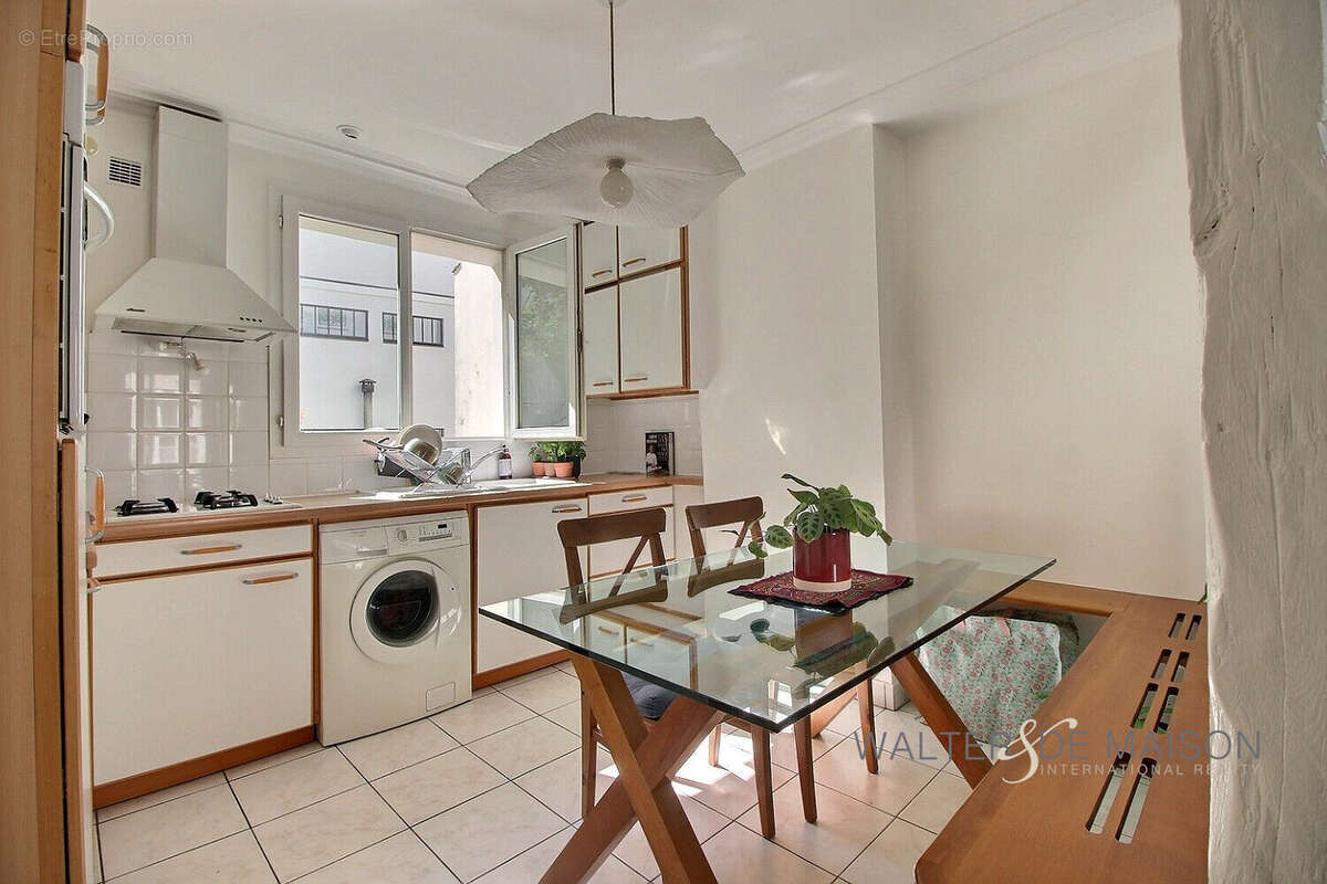 Appartement à PARIS-17E
