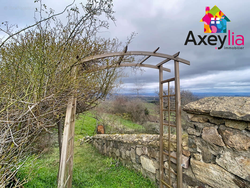Maison à SAINT-JEAN-SAINT-MAURICE-SUR-LOIRE