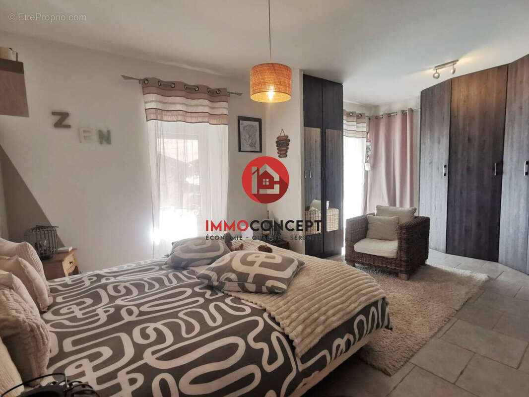 Maison 151 m² à Saint-Paul-Les-Fonts  - photo 6
