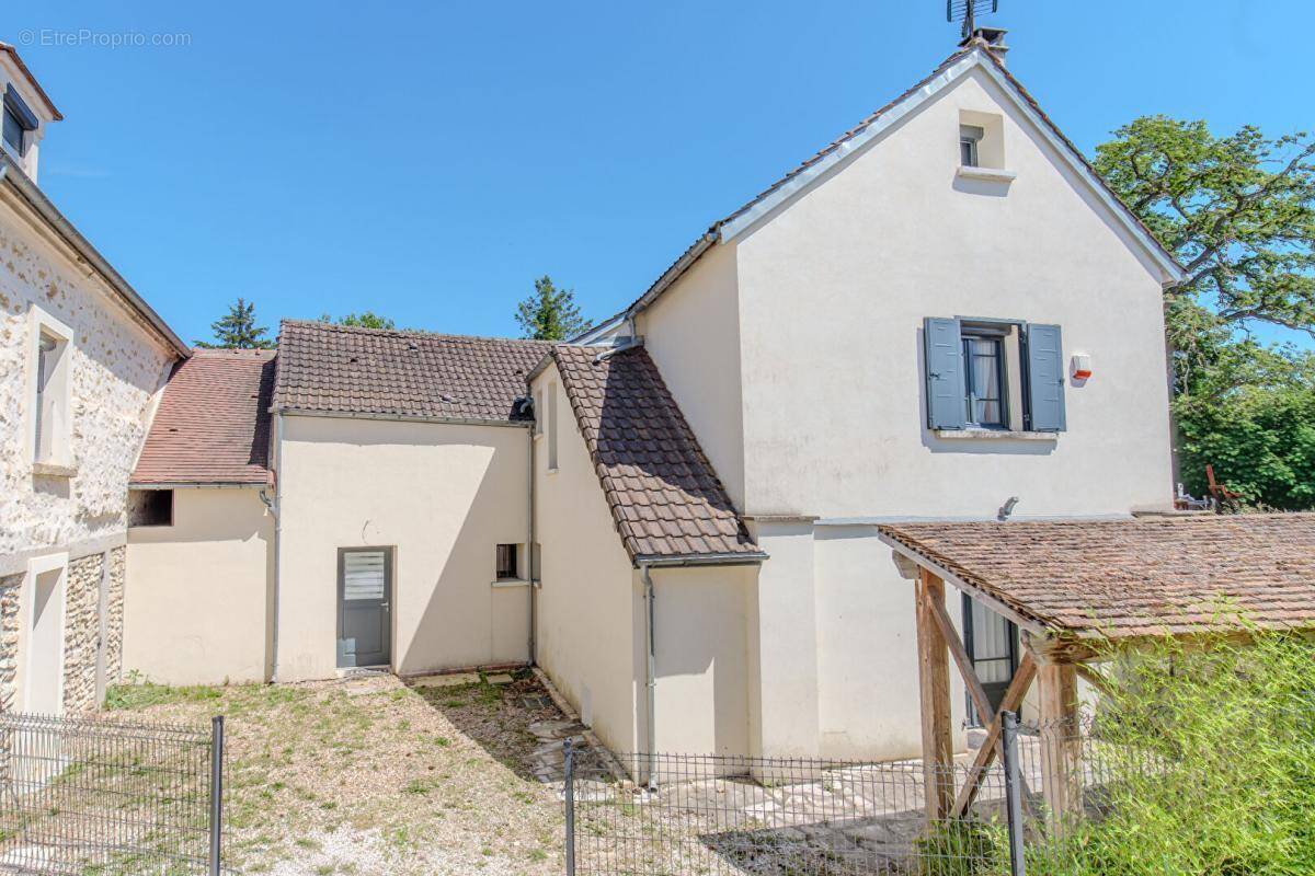 Maison à LONGUESSE