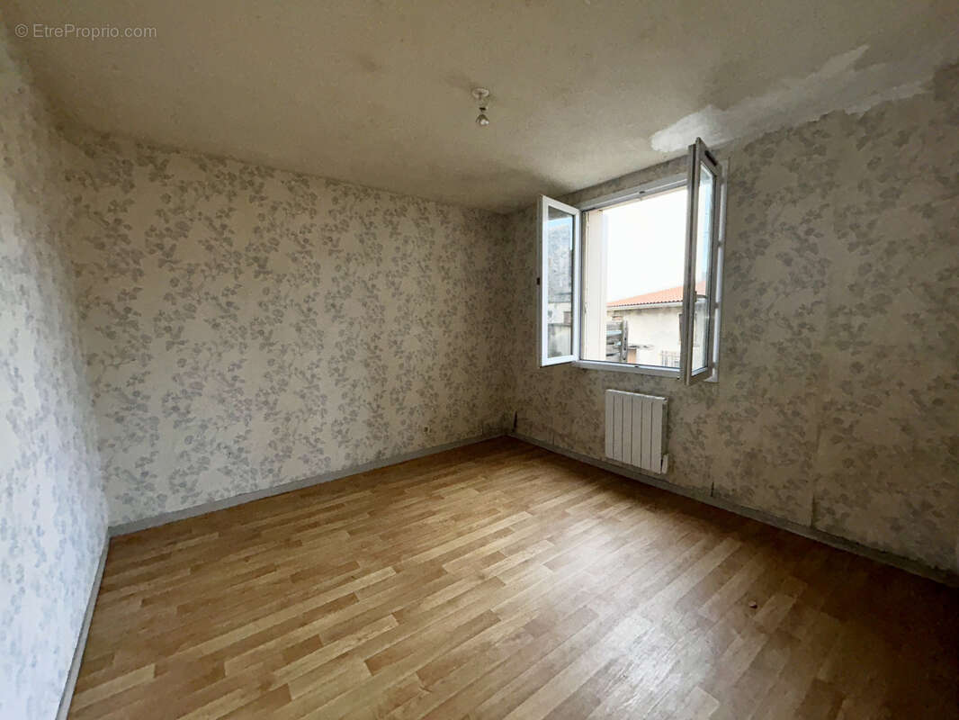 Appartement à SAINT-AMANT-TALLENDE