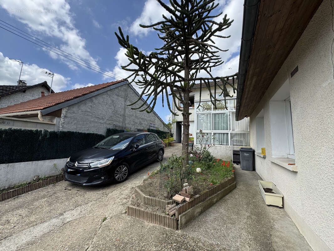 Maison à LE THILLAY