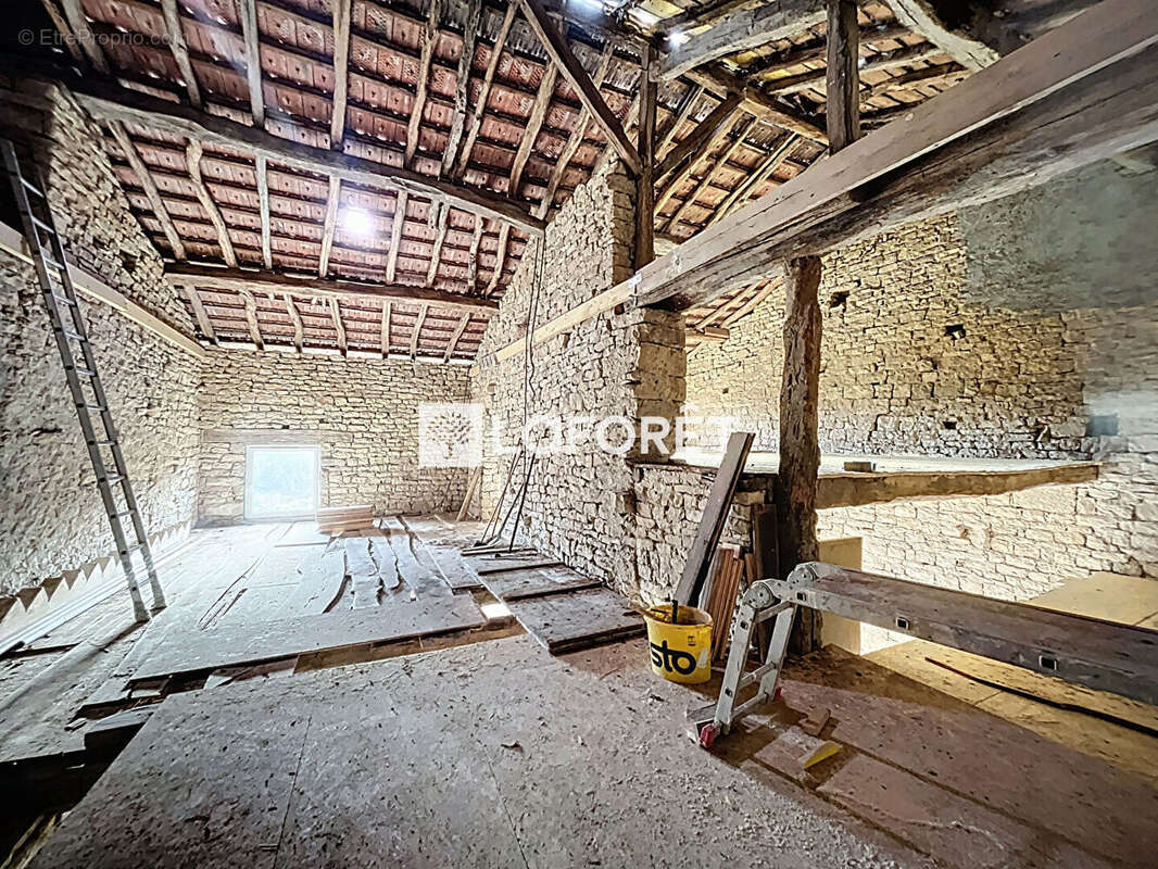 Maison à SAINT-JULIEN