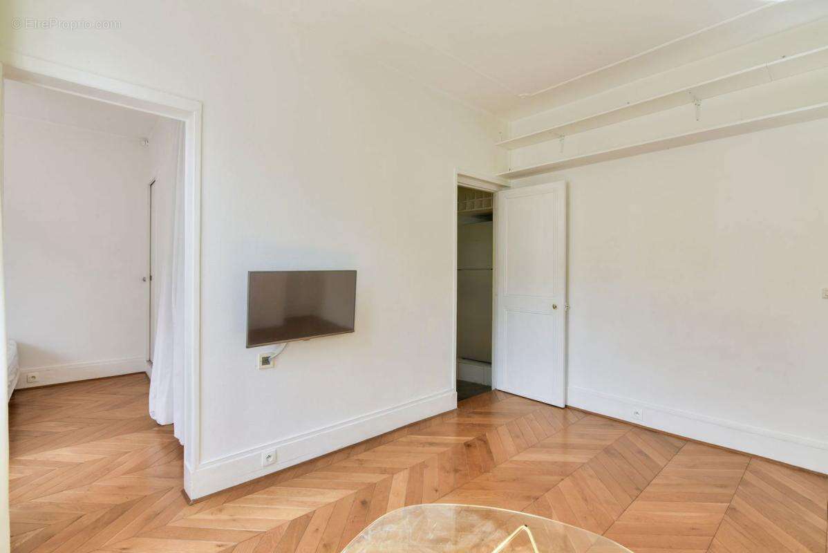 Paris 10 - rue des petits hotels - 2 pieces -lumineux -calme - photo 3