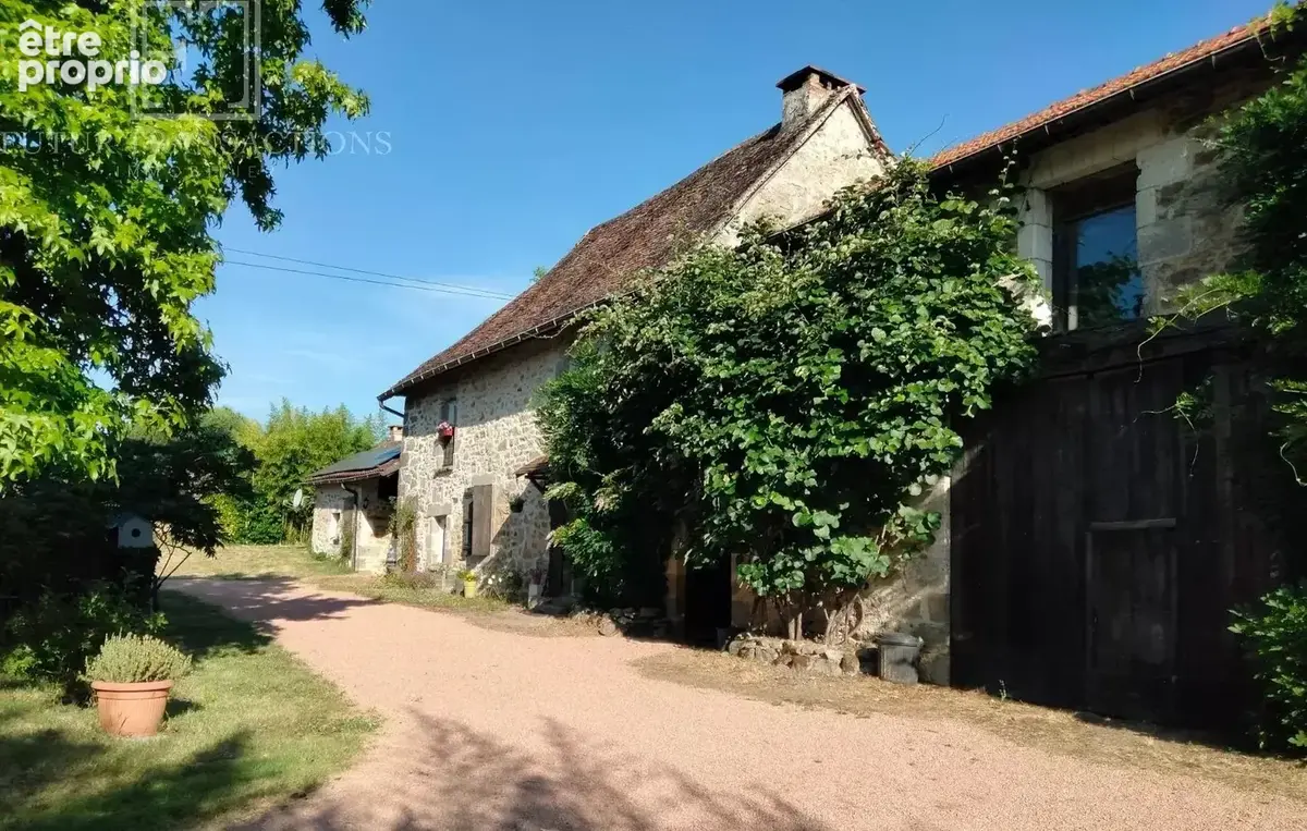 Maison de caractère sur 8175 m² - photo 2