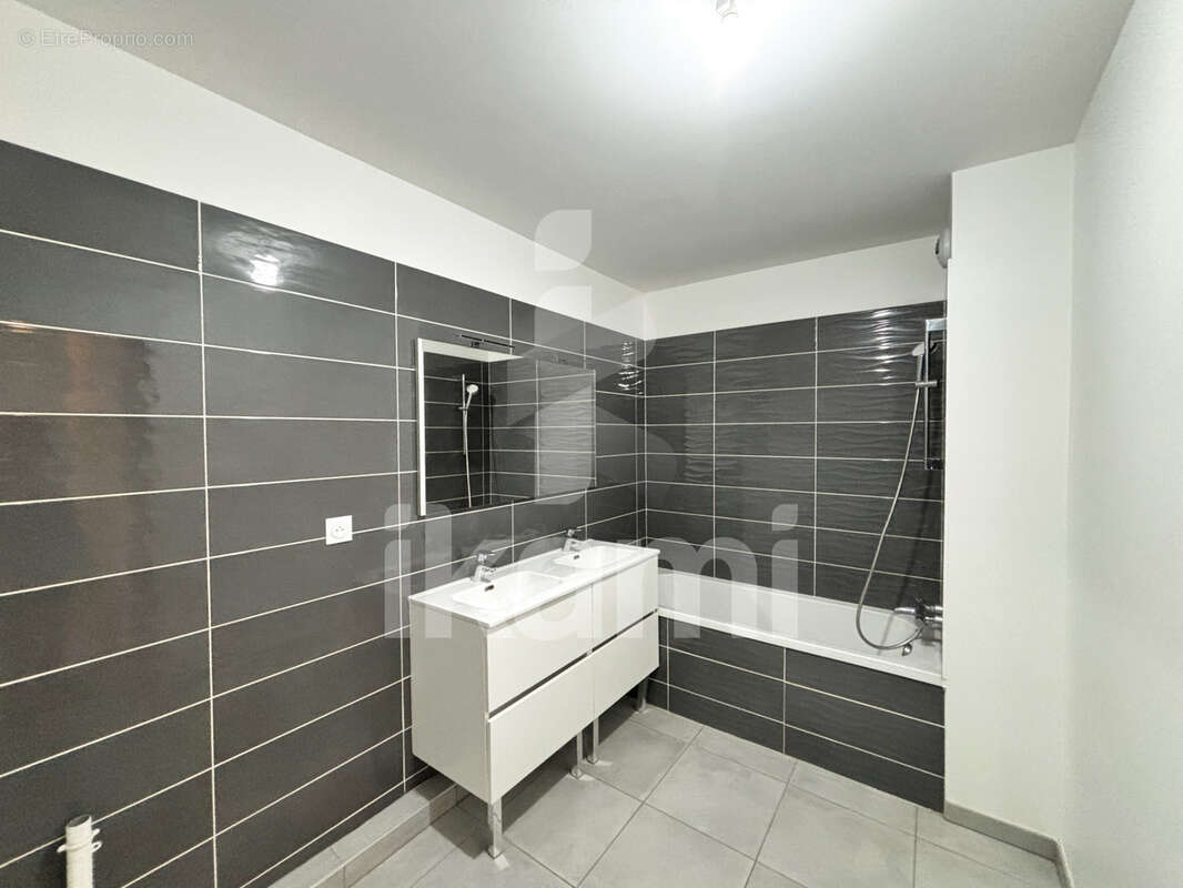 Appartement à PIERRE-BENITE