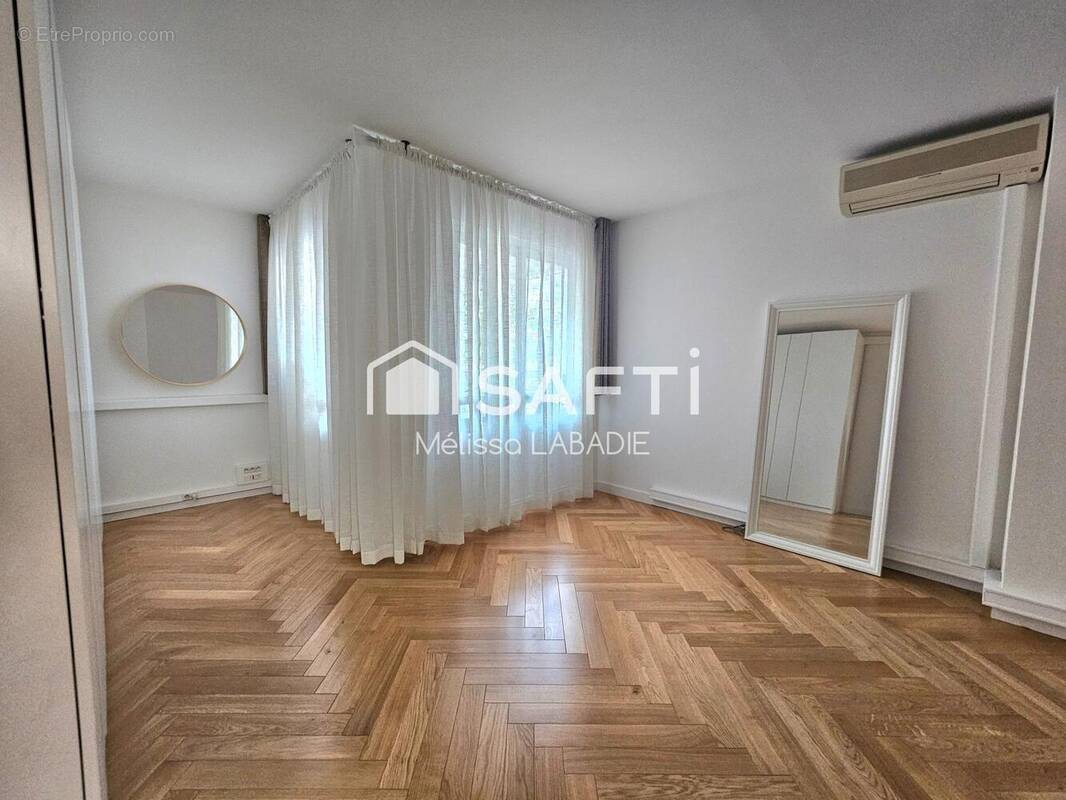 Photo 1 - Commerce à TOULON