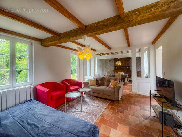 Ancien corps de ferme de 442 m2 avec maison colombages rénovée et bâtiments, entouré de pâturages et de collin - photo 8
