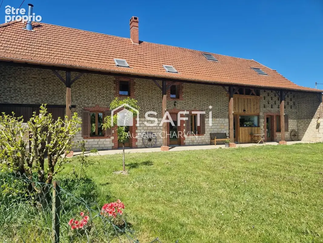 Photo 1 - Maison à VARENNES-SAINT-SAUVEUR