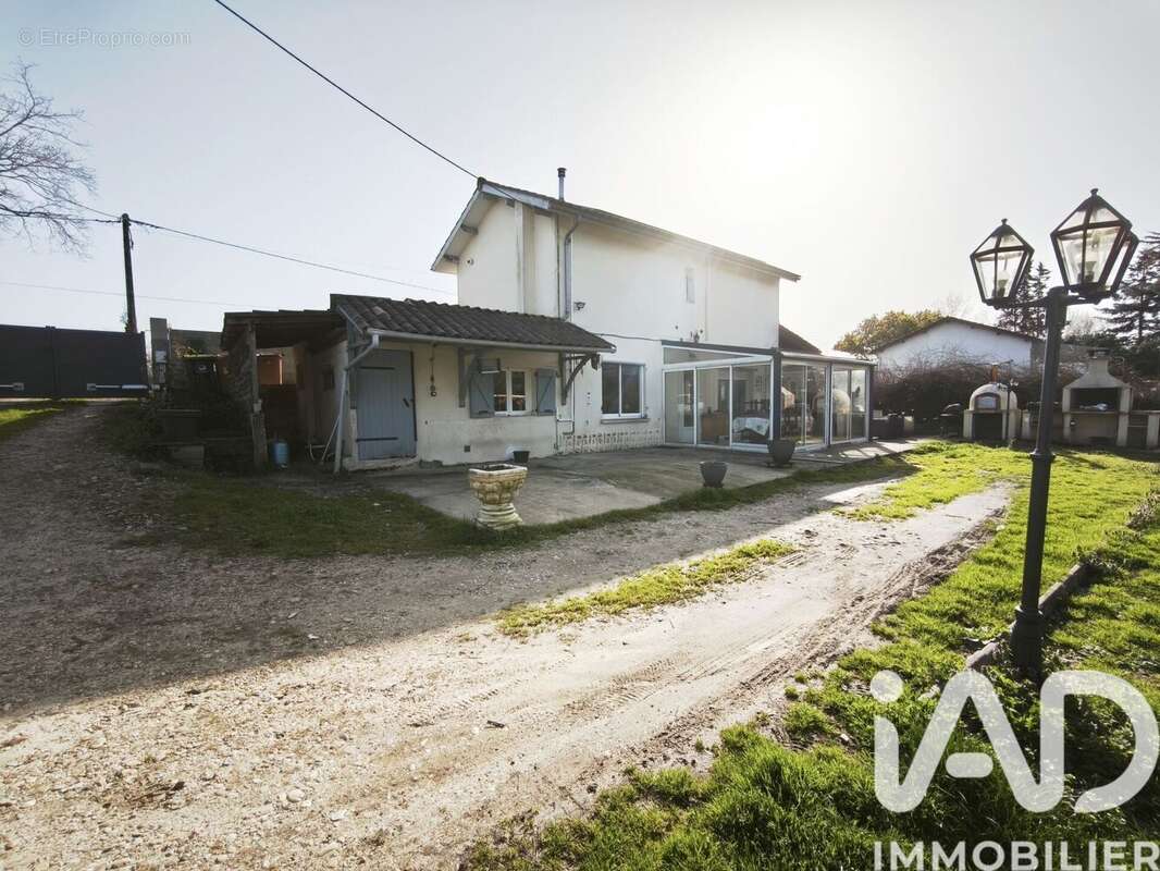 Photo 2 - Maison à LES PEINTURES