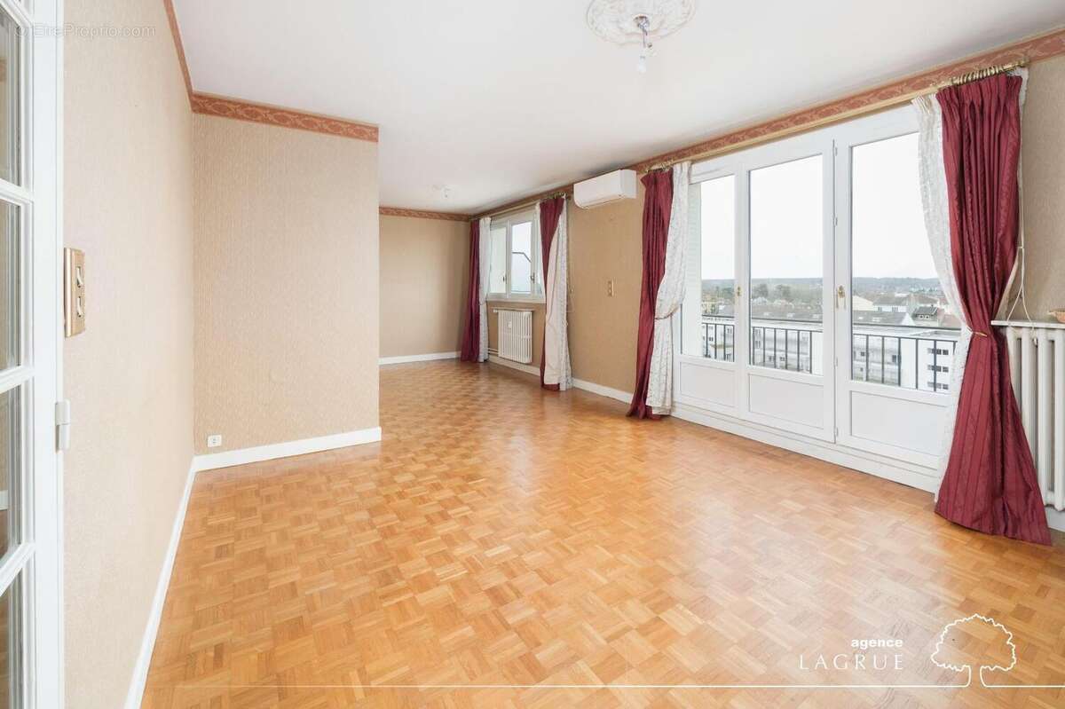   - Appartement à NEUVY
