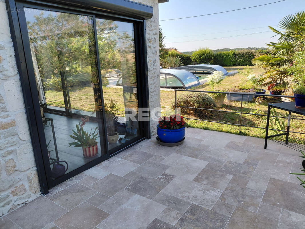 Très bel ensemble immobilier, comprenant maison avec piscine dans parc, grande serre pour tous légumes, hangar - photo 12