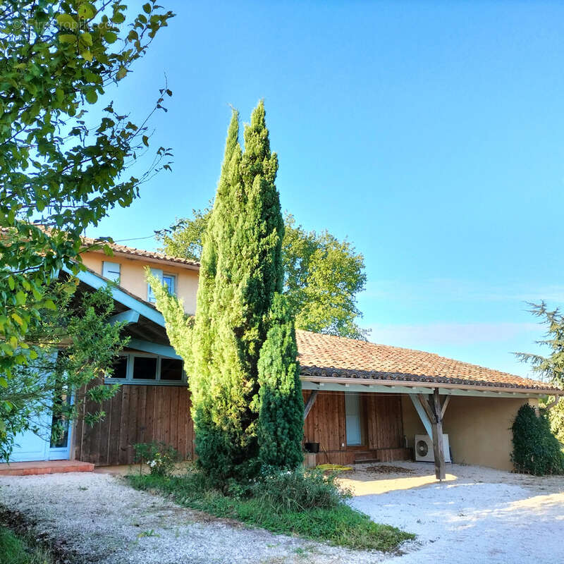 maison de maitre avec piscine intérieur et dependances aménagéables - photo 28