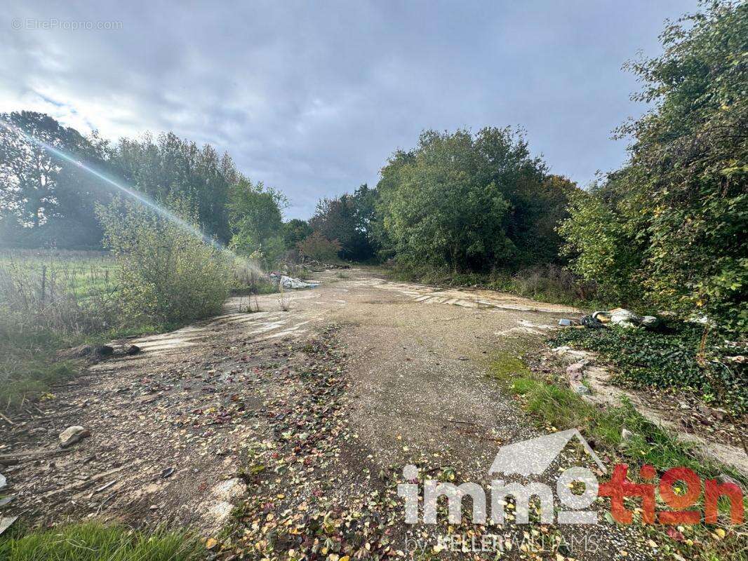 Commerce à FEUQUIERES-EN-VIMEU