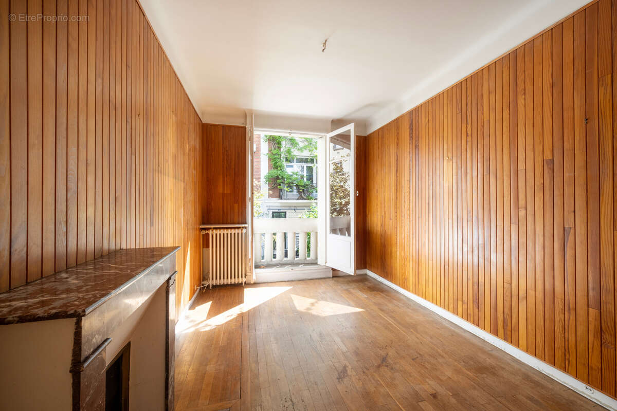 Appartement à PARIS-16E