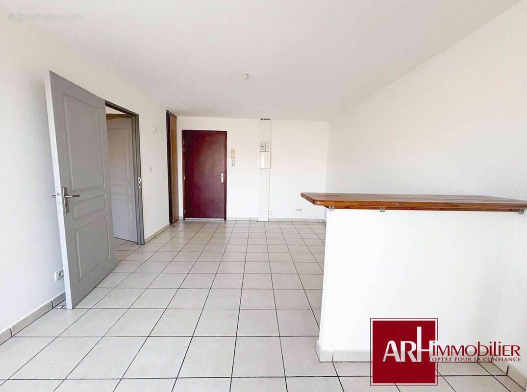 Appartement 38 m² à Saint-Denis  - photo 3