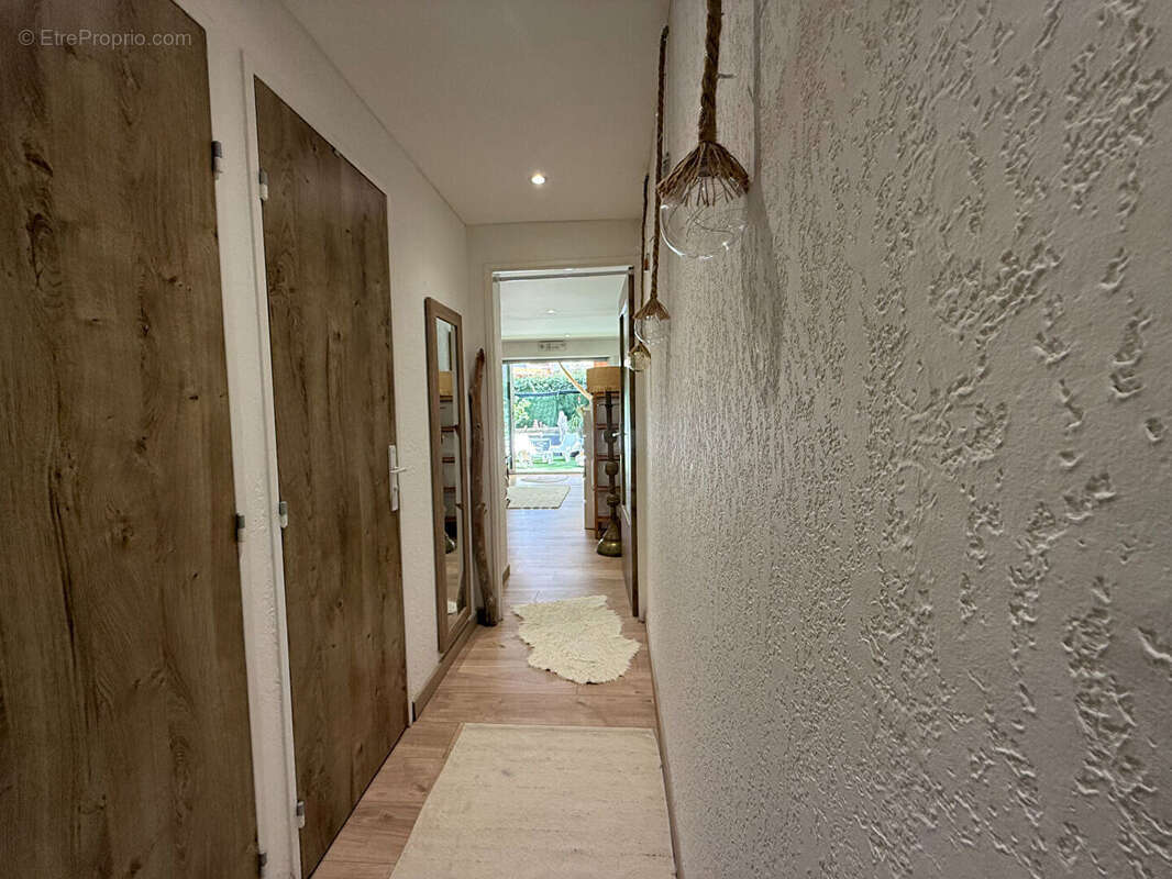 * *Plage & Bord De Mer * *Appartement REZ-DE-JARDIN ** (83430) SAINT MANDRIER SUR MER ** - photo 5