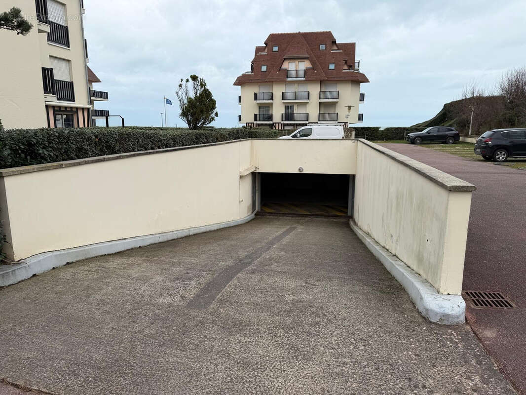 Parking à CABOURG