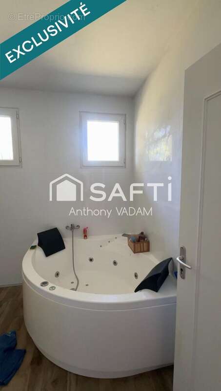 Maison 174 m² à Toulouse-Le-Chateau  - photo 8